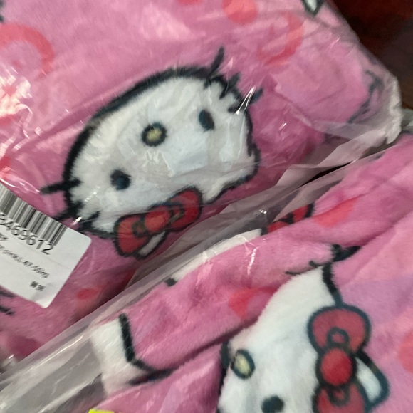 HELLO KITTY PJ’S - Picture 3 of 3